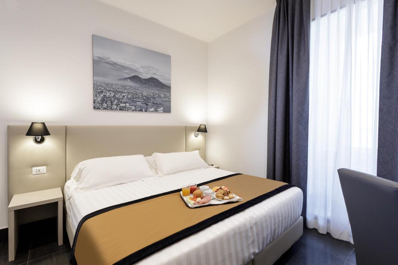 Hotel Dei Mille Napels Buitenkant foto
