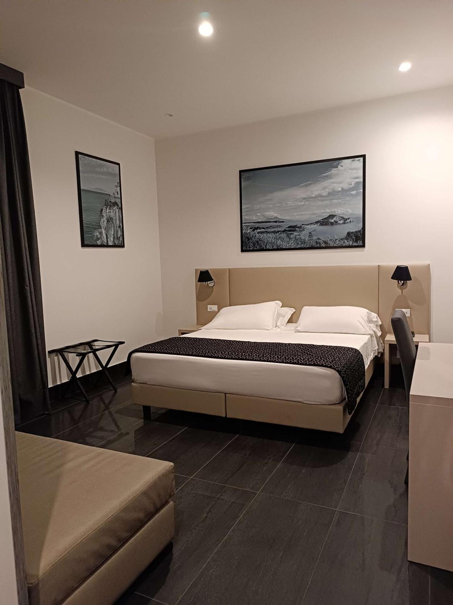 Hotel Dei Mille Napels Buitenkant foto